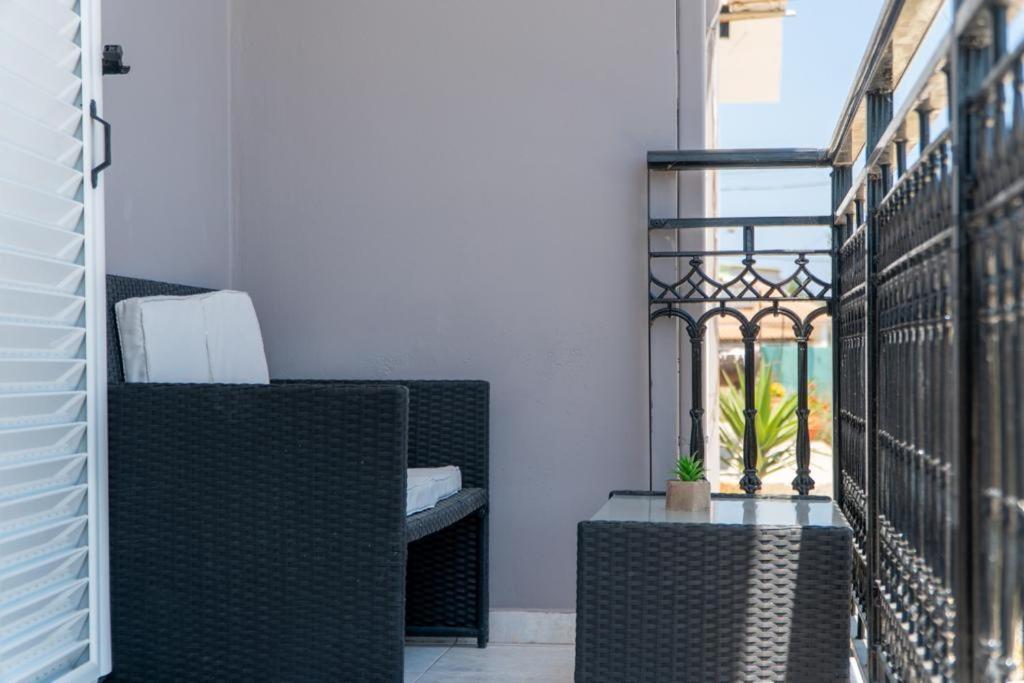 Central Apartments اليكاناس المظهر الخارجي الصورة