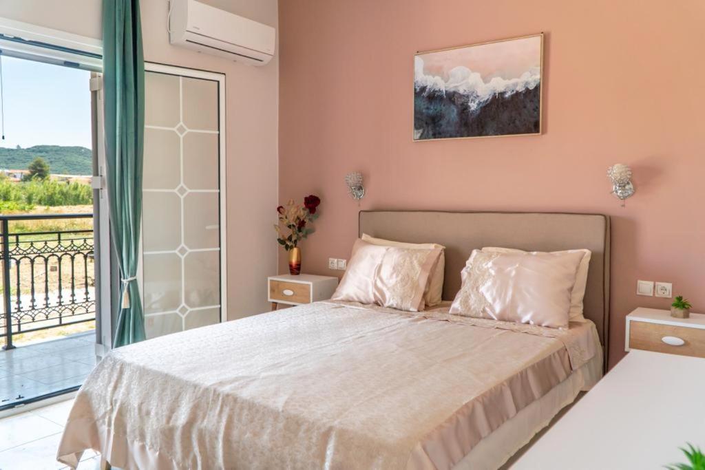 Central Apartments اليكاناس المظهر الخارجي الصورة