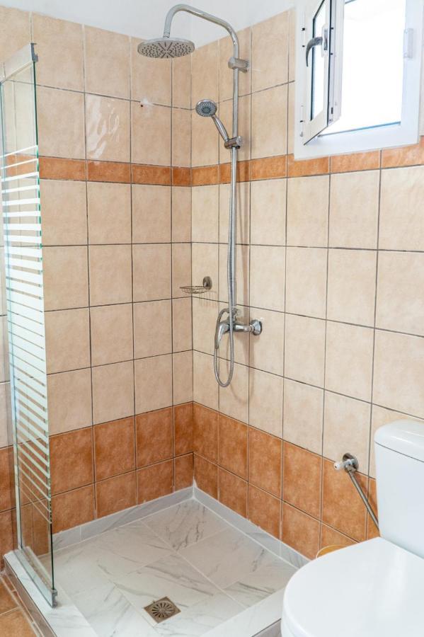 Central Apartments اليكاناس المظهر الخارجي الصورة